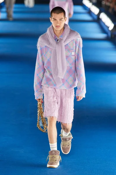 Look 10